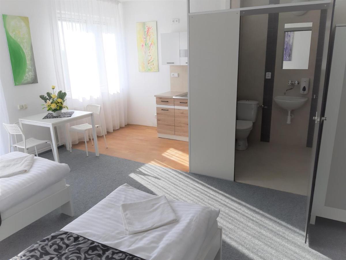 Ubytovna Kubra Hodonin Luaran gambar