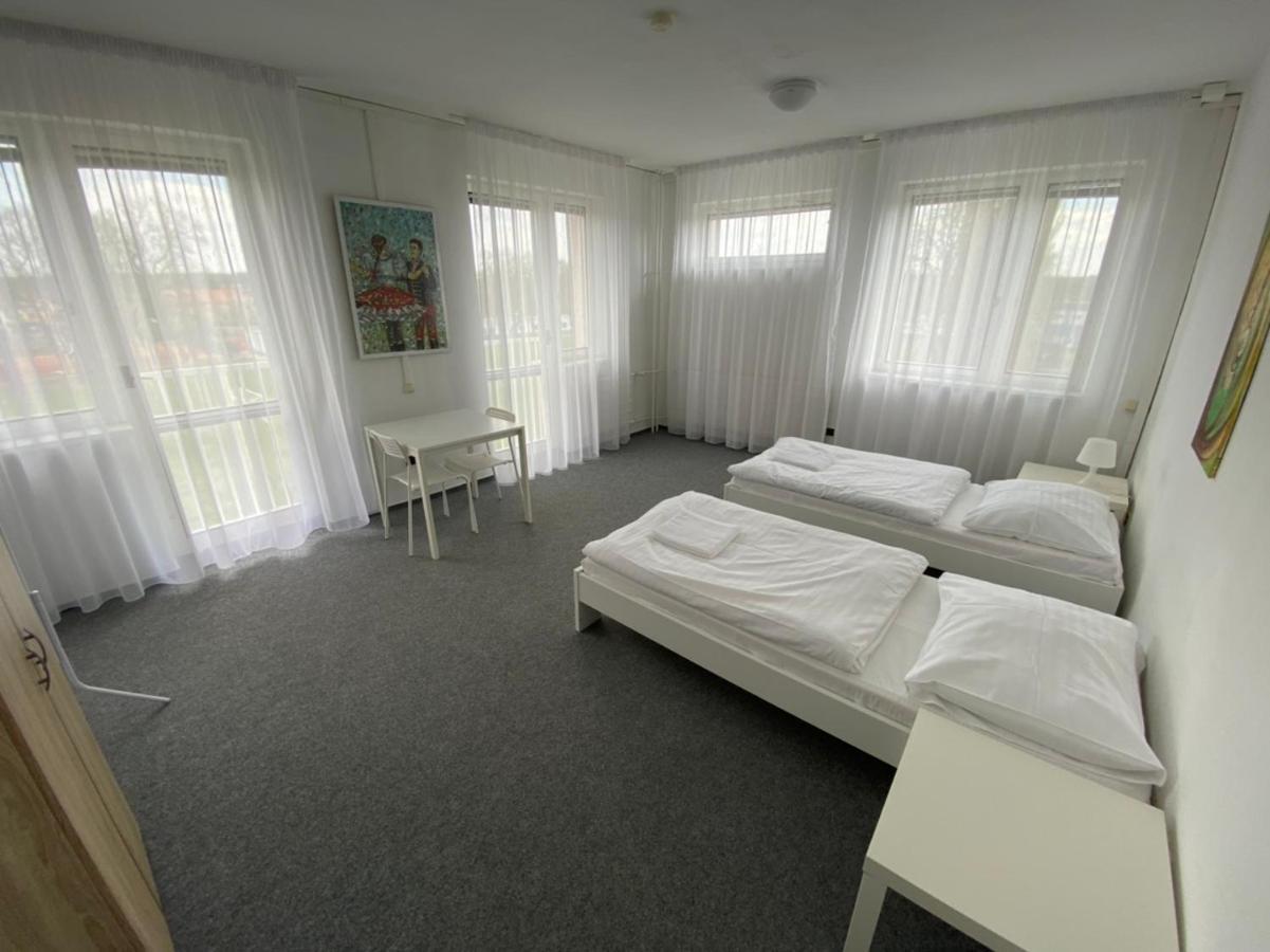 Ubytovna Kubra Hodonin Luaran gambar