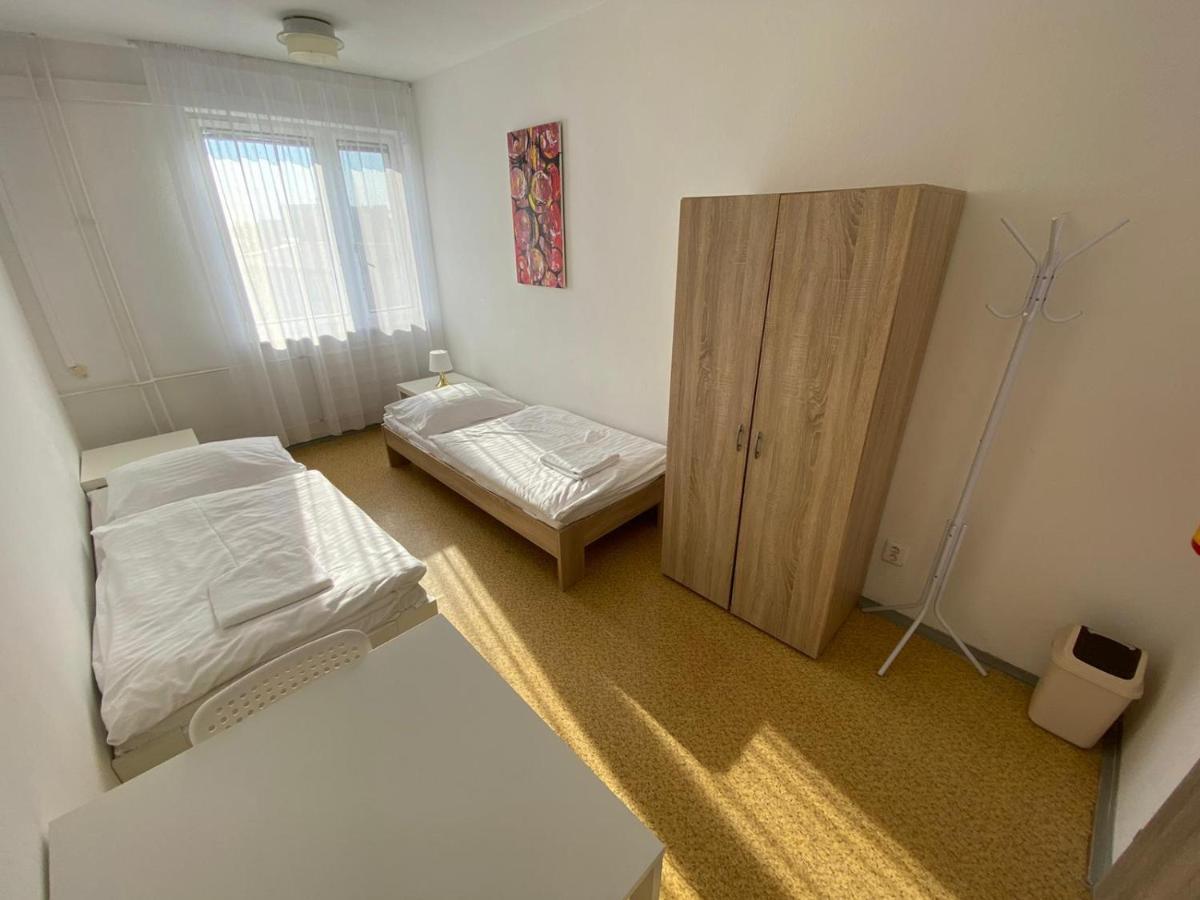 Ubytovna Kubra Hodonin Luaran gambar