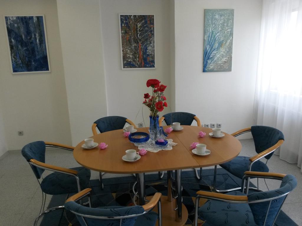 Ubytovna Kubra Hodonin Luaran gambar